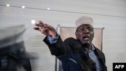 Pengacara Kanada kelahiran Kenya dan Jenderal Gerakan Perlawanan Nasional, Miguna Miguna, di Bandara Internasional Jomo Kenyatta (JKIA), Nairobi, 26 Maret 2018. (Foto: dok).