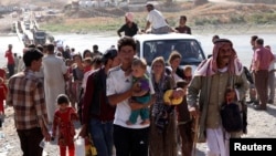 Ribuan etnis minoritas Yazidi terlantar tanpa cukup makanan di Gunung Sinjar, Irak barat laut (foto: dok).