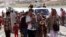 Islomiy jangarilar hujumidan Sinjar tog'lariga qochib ketgan yazidiylar Iroqqa qaytmoqda, 10-avgust, 2014-yil.