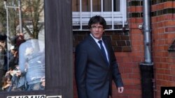 L'ancien dirigeant catalan Carles Puigdemont quitte la prison de Neumünster, dans le nord de l'Allemagne, vendredi 6 avril 2018.