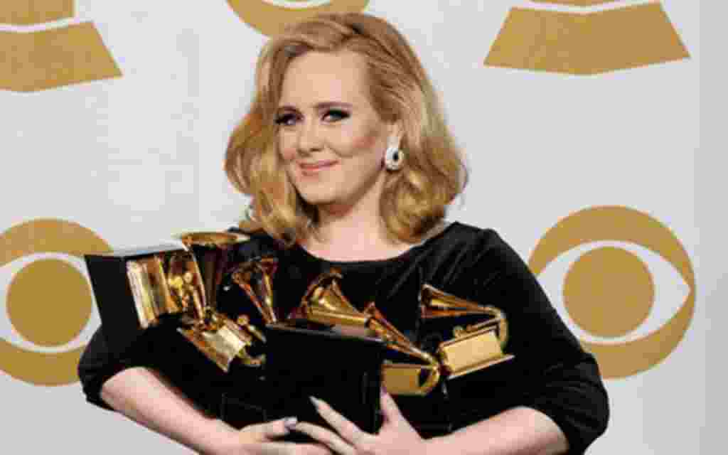 Con su álbum ‘21’, que fue el más vendido en Gran Bretaña, y su canción "Rolling In The Deep", la artista británica Adele ganó los seis gramófonos a los que fue nominada.