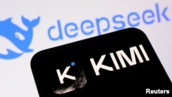 中国人工智能公司深度求索发布的Deepseek和月之暗面发布的KIMI模型的标志。(2026年9月5日)