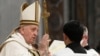 "Notre cœur, ce soir, est à Bethléem", dit le pape la veille de Noël