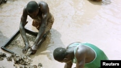 Illegal diamond miners search for diamonds