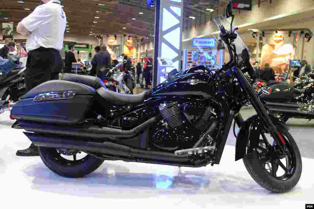 Suzuki Boulevard C90T