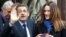 Nicolas Sarkozy et son épouse Carla Bruni après avoir voté au premier tour de la présidentielle, le 22 avril à Paris. (AP)