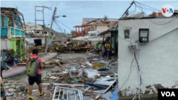 Viviendas de madera en la isla Providencia fueron destruidas por la fuerza del huracán Iota.