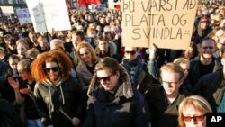 People gather to demonstrate against Iceland's prime minister, in Reykjavik on Monday April 4, 2016. Iceland's prime minister Sigmundur David Gunnlaugsson insisted Monday he would not resign after documents leaked in a media investigation allegedly link him to an offshore company. (AP Photo/Brynjar Gunnarsson)