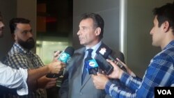 El ministro de Salud de Uruguay, Daniel Salinas, explica algunas medidas que está tomando su país para contener la expansión del coronavirus.