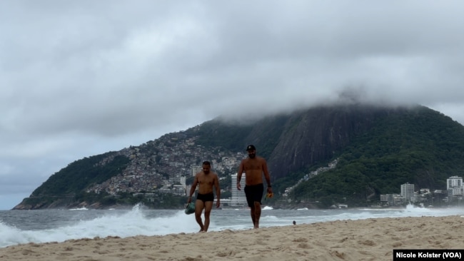 Rocinha es una famosa barriada enclavada en un cerro ubicado entre zonas adineradas de Río de Janeiro, con vista privilegiada a las famosas playas de Ipanema y Copacabana.