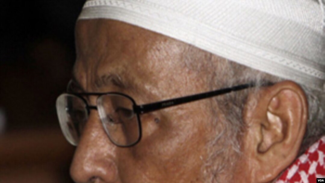 Abu Bakar Ba'asyir dalam sidang pembacaan dakwaan dua pekan lalu di Pengadilan Negeri Jakarta Selatan.