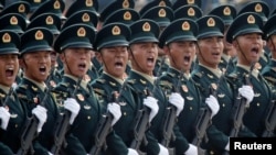 Фото: Військові КНР марширують в Пекіні, 2019 рік