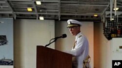 被永久性解除官職的奧諾斯較早前在諾福克的海軍基地向隊員和嘉賓發表講話