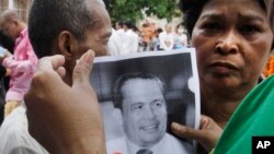 Mourners hold a portrait of Cambodian government critic Kem Ley during a funeral ceremony in Phnom Penh, Cambodia, Wednesday, July 13, 2016.