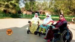 وہیل چیئر پر دنیا گھومنے کا عزم رکھنے والی پاکستانی خواتین
