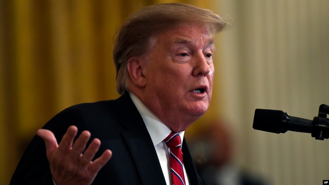 El presidente Donald Trump criticó enérgicamente al liderazgo político en Puerto Rico por la recuperación tras el huracán María.