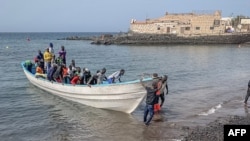 FILE - This handout photograph released by the Spanish Red Cross (Cruz Roja) on July 13, 2023 shows a boat arriving at Las Galletas beach in the municipality of Arona, on the Canary Island of Tenerife.