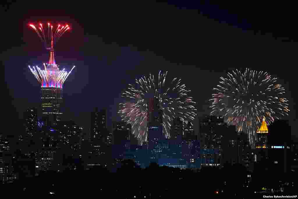 Fireworks explode from the Empire State Building and over the New York City skyline during Macy&#39;s 4th of July fireworks display, July 4, 2021, as seen from Jersey City, New Jersey. (Credit:&#160;Charles Sykes/Invision/)