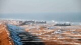 سربازان ارتش مردم کره در مراسم رژه و مانور &laquo; واحدهای ٣٢٤ و ٢٨٧ ترکیبی بزرگ ارتش مردم کره&raquo;&nbsp; و واحد ٥٩٧ ترکیبی نیروی دریایی ارتش مردم کره در مناطق ساحلی شرق کره شمالی شرکت می کنند. ٢٥ مارس سال ٢٠١٣.