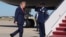 唐纳德·特朗普总统在马里兰州安德鲁斯联合基地登上“空军一号”。(2026年10月7日)