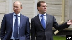 Firayim minista Dmitry Medvedev (hagu) da shugaba Vladimir Putin (dama). Danjuma da Danjummai?