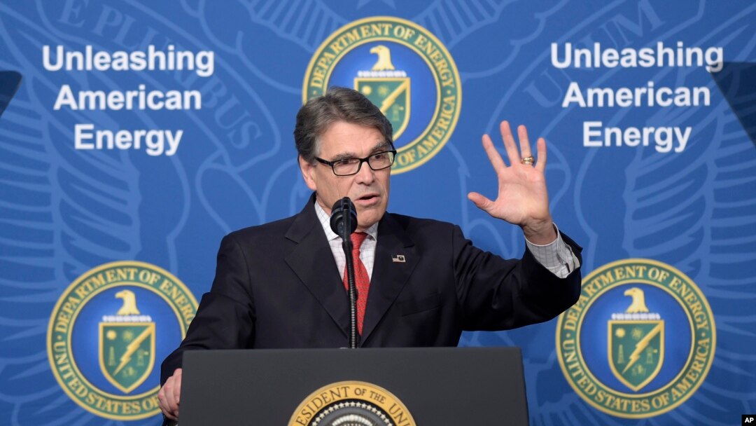 Menteri Energi AS, Rick Perry, berbicara di Departemen Energi di Washington, 29 Juni 2017 (foto: AP Photo/Susan Walsh)
