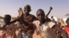 Children run after VOA&#39;s car in Assaga camp, Niger, March 3, 2016. (N. Pinault/VOA)