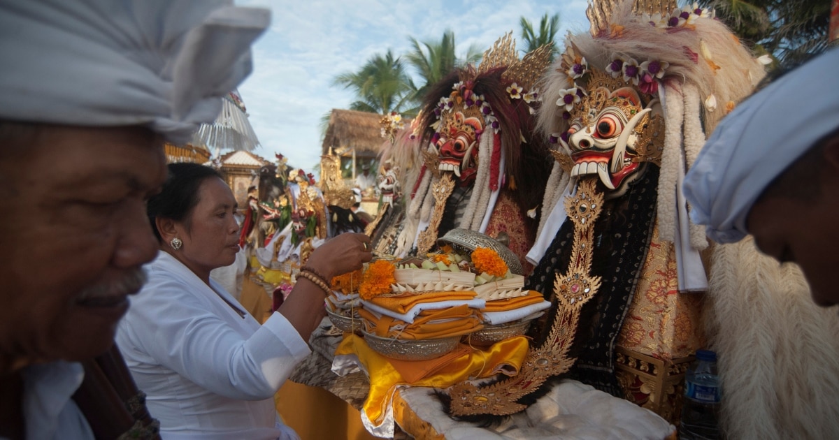 Indonesians Fight to Keep Mystical Religion of Java Alive