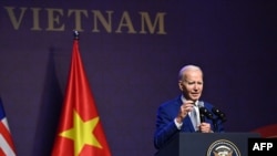 El presidente estadounidense, Joe Biden, ofrece una conferencia de prensa en Hanoi el 10 de septiembre de 2023, el primer día de una visita a Vietnam.