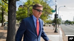 Michael Flynn, exasesor de Seguridad Nacional de la Casa Blanca, abandona el tribunal de apelaciones, el 10 de septiembre de 2019.