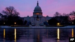 Un grupo de senadores republicanos conservadores piensan presentar el lunes la propuesta del presidente Trump, tal como la esbozó el mes pasado durante su Discurso sobre el estado de la Unión. 