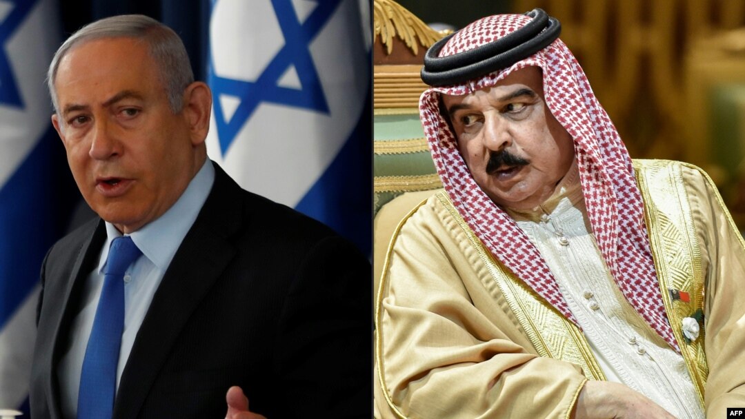 Isroil Bosh vaziri Benyamin Netanyaxu (chapda) va Bahrain Qiroli Hamad bin Isa al-Xalifa