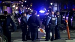 Petugas polisi berdiri di lokasi kejadian saat sebuah truk menabrak kerumunan besar di Bourbon Street di French Quarter, New Orleans, Louisiana, AS, 1 Januari 2025. (Foto: ABC Affiliate WGNO/Handout via REUTERS)