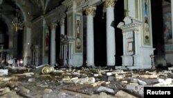 Escombros se observan en la catedral ortodoxa de la Transfiguración en Odesa, Ucrania, después de un ataque ruso el 23 de julio de 2023.