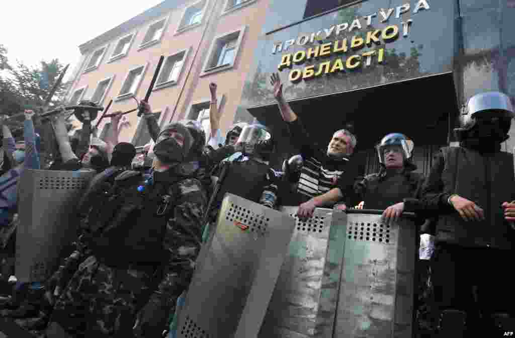 Pro-Russian militants react as a crowd of some 300 storm the prosecutor's office in eastern Ukrainian city of Donetsk on May 1, 2014.