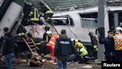 25일 이탈리아 북부 밀라노 근교의 피올텔로
리미토 역에서 열차 탈선 사고가 발생했다.