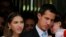 Presiden Sementara Venezuela, Juan Guaido, didampingi istrinya, Fabiana Rosales dan putrinya yang berusia 20 bulan, Miranda, mendengarkan pertanyaan wartawan saat konferensi pers di luar apartemen mereka, di Caracas, Venezuela, Kamis, 31 Januari 2019.
