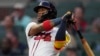 El pelotero venezolano Ronald Acuña Jr. conecta un jonrón contra los Filis de Filadelfia en un juego del 19 de septiembre de 2023. En la temporada regular, bateó 41 jonrones y robó 73 bases, con un promedio ofensivo de .337.