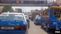 O trânsito da capital da Guiné, Bissau, Abril 2014