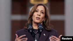 Calon presiden dari Partai Demokrat, Wakil Presiden Amerika Serikat Kamala Harris menyampaikan pidato dan mengakui kekalahan dalam Pemilu Amerika 2024 atas Presiden terpilih Donald Trump, di Howard University, Washington, D.C., 6 November 2024. (Kevin Lamarque/REUTERS)