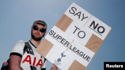 A Tottenham Hotspur fan holds an anti Super League banner outside the Tottenham Hotspur Training Centre as twelve of Europe's top football clubs launch a breakaway Super League.