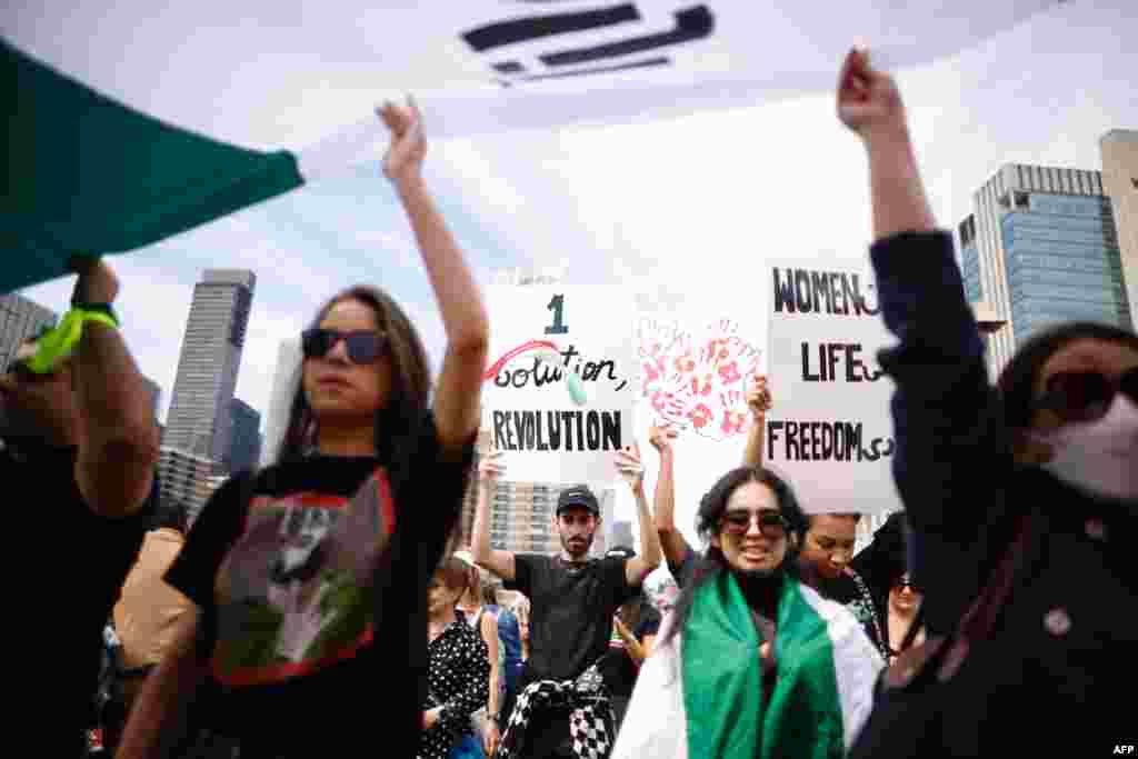 راهپیمایی اعتراضی در نیویورک در اولین سالگرد کشته شدن مهسا امینی در بازداشت حکومت جمهوری اسلامی&nbsp;(شنبه ۲۵ شهریور ۱۴۰۲)
