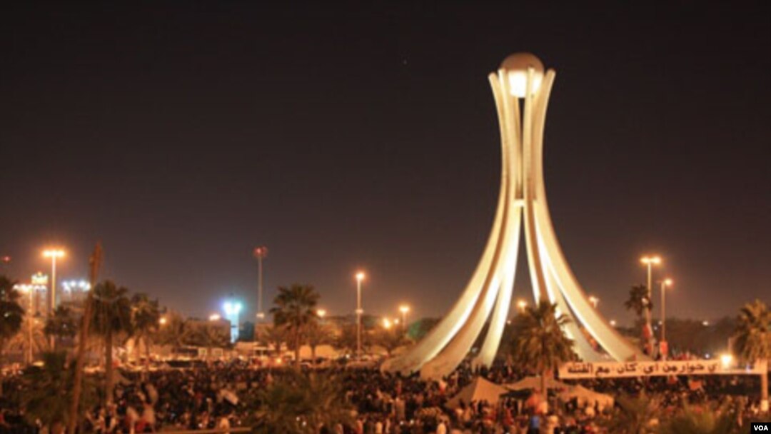 Demonstran kembali menguasai Pearl Roundabout di Manama setelah militer menarik diri.