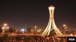 Demonstran kembali menguasai Pearl Roundabout di Manama setelah militer menarik diri.