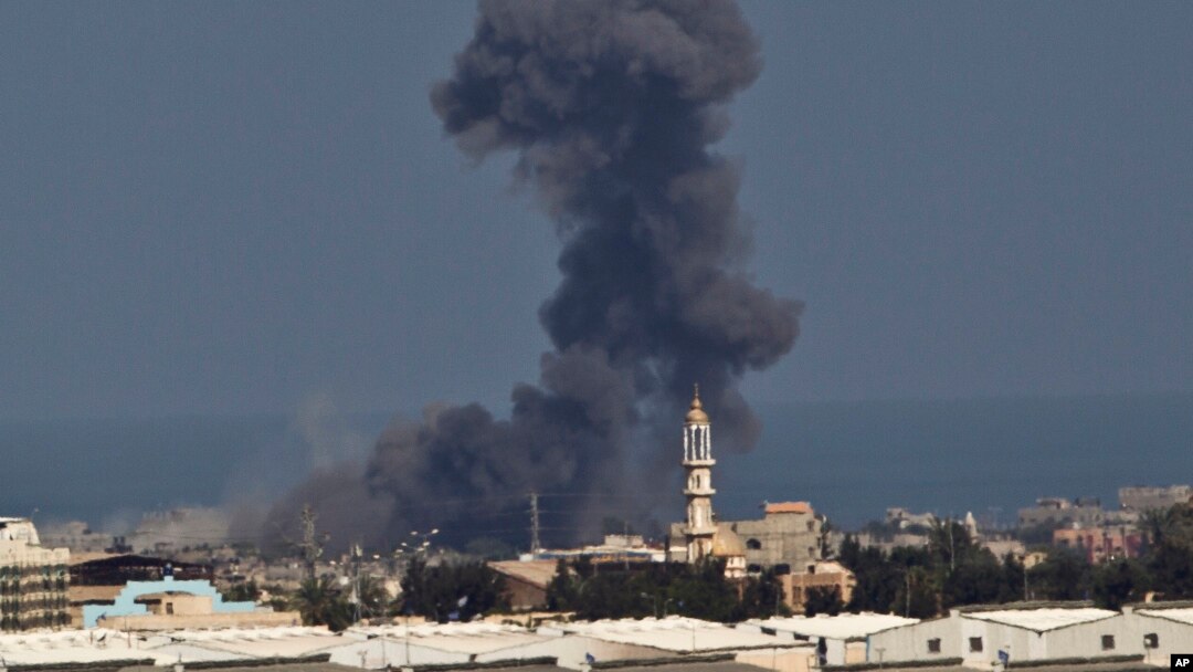 Israel setuju menghentikan serangan di Gaza selama 5 jam hari Kamis (17/7), sementara korban tewas mencapai 213 orang.

