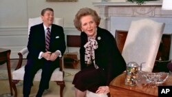 英國前首相撒切爾夫人於1985年2月20日與美國當時的總統里根在白宮會面。