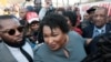 El 2 de marzo de 2020, la activista Stacey Abrams habla a la prensa luego de cruzar el famoso puente de Selma, en el 55 aniversario del 'Domingo Sangriento' de la lucha por los derechos civiles en 1965.