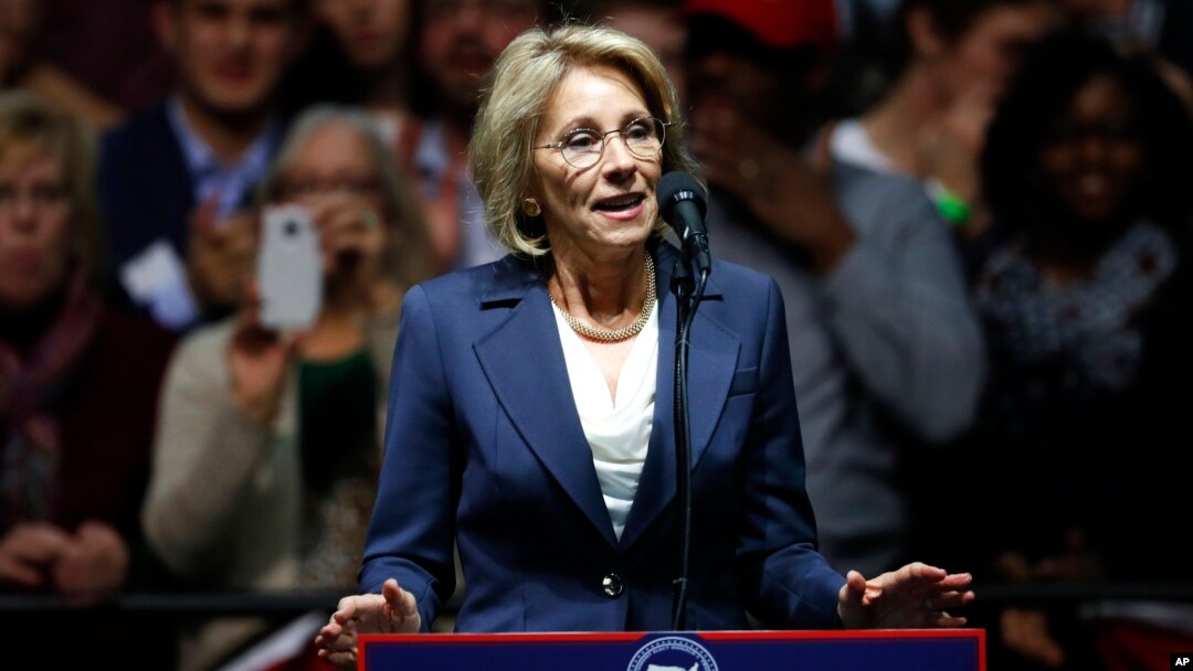 Betsy DeVos, yang dinominasikan sebagai Menteri Pendidikan oleh Presiden-terpilih Donald Trump (foto: dok).