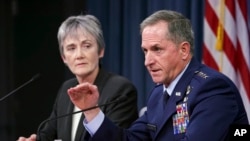 Gen. David L. Goldfein, chief of staff of the U.S. Air Force, and Air Force Secretary Heather Wilson speak during a news briefing at the Pentagon, Nov. 9, 2017. 