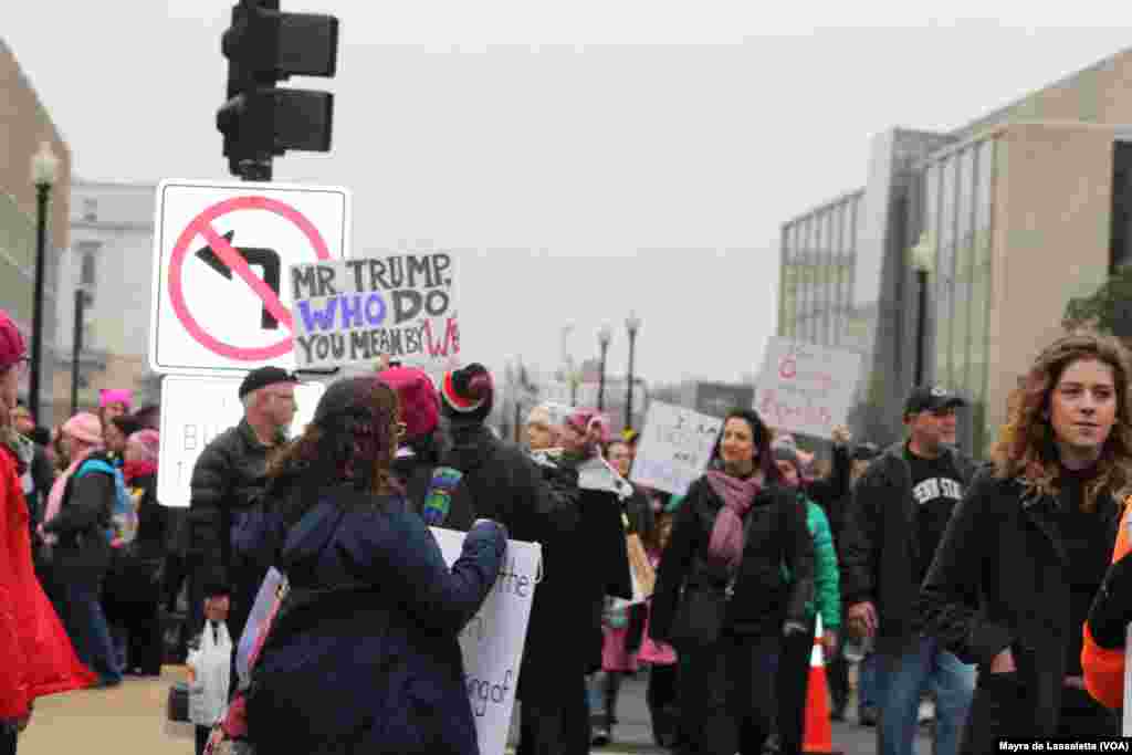 Marcha das Mulheres, um movimento contra a presidência de Donald Trump. Milhares estão em Washington DC para demonstrar a sua insatisfação e apoio a Hillary Clinton e aos direitos das mulheres